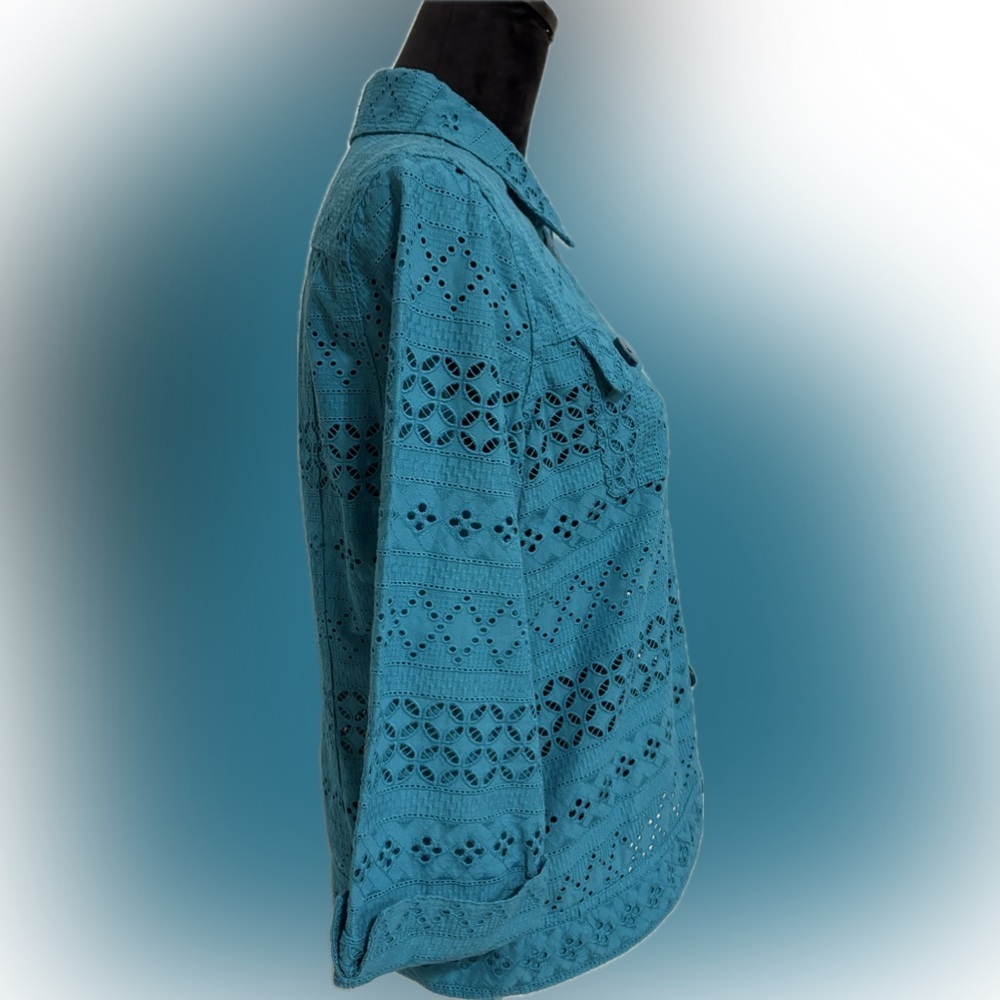 Tailored eyelet turquoise 3/4 sleeve button-down blouse size small - Picture 4 of 5